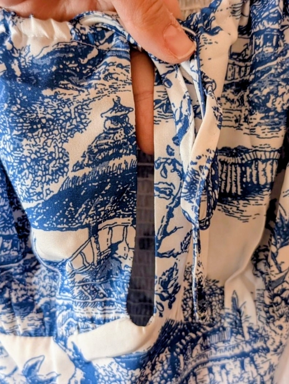 XXL Tie Front Blue & White Toile Printed Puff-Sleeve Women’s Dress - Picture 3 of 4